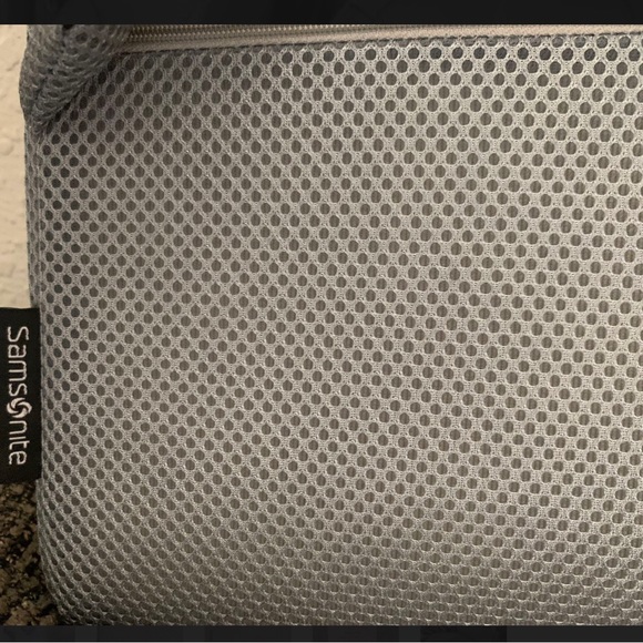 SAMSONITE, Ergonomic Lumbar Support Pillow for Chair Great condition - Picture 3 of 4